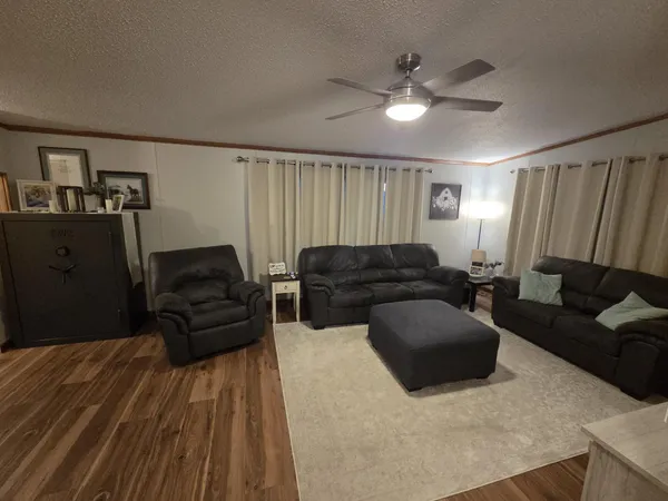 $154,900 | 204 4th Street, Donnelly, MN 56235