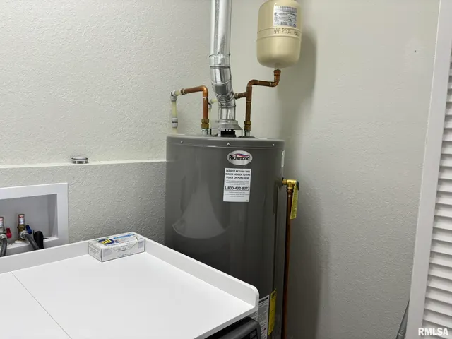 $230,000 | 122 Paint Creek Lane, Carmi, IL 62821