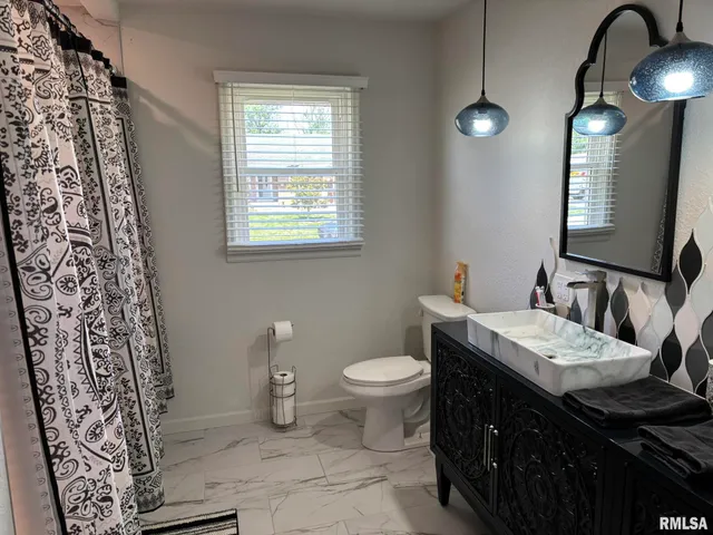 $230,000 | 122 Paint Creek Lane, Carmi, IL 62821