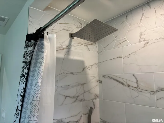 $230,000 | 122 Paint Creek Lane, Carmi, IL 62821