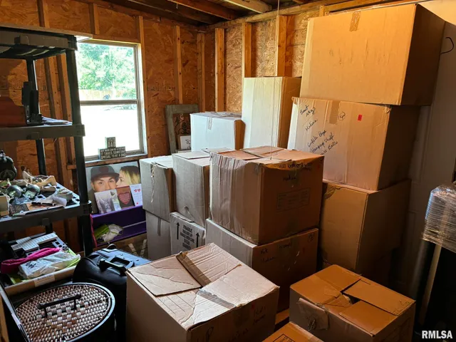 $230,000 | 122 Paint Creek Lane, Carmi, IL 62821