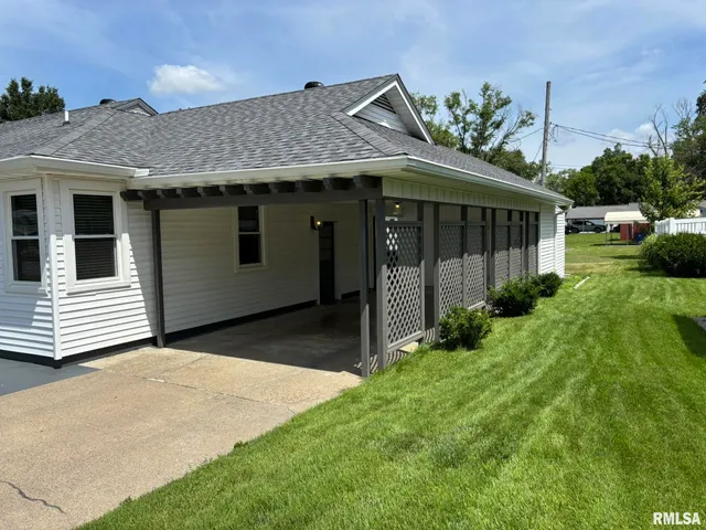 $230,000 | 122 Paint Creek Lane, Carmi, IL 62821