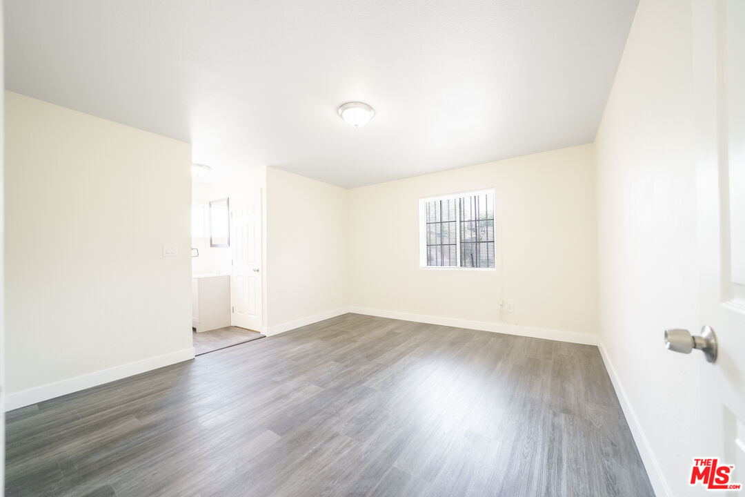 10376 Wilmington Avenue Los Angeles, CA 90002 - Photo 13 of 20