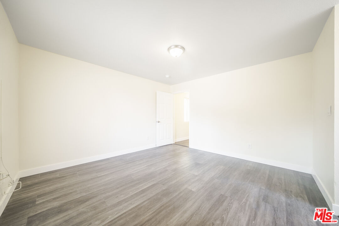 10376 Wilmington Avenue Los Angeles, CA 90002 - Photo 15 of 20