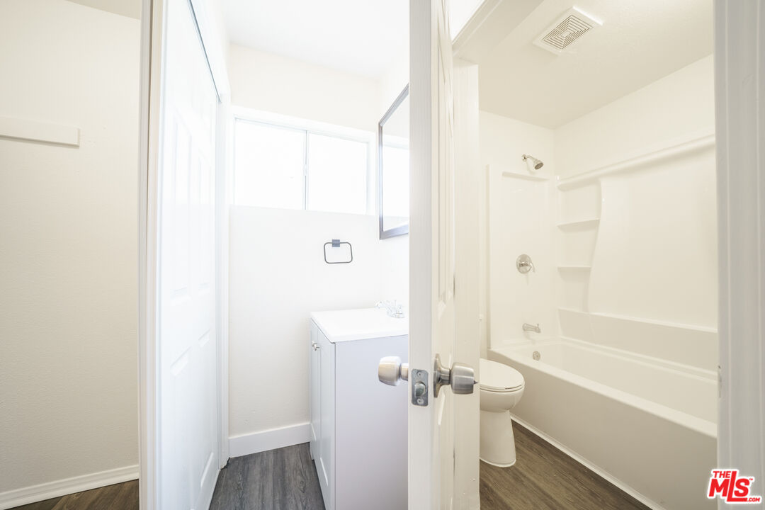 10376 Wilmington Avenue Los Angeles, CA 90002 - Photo 16 of 20