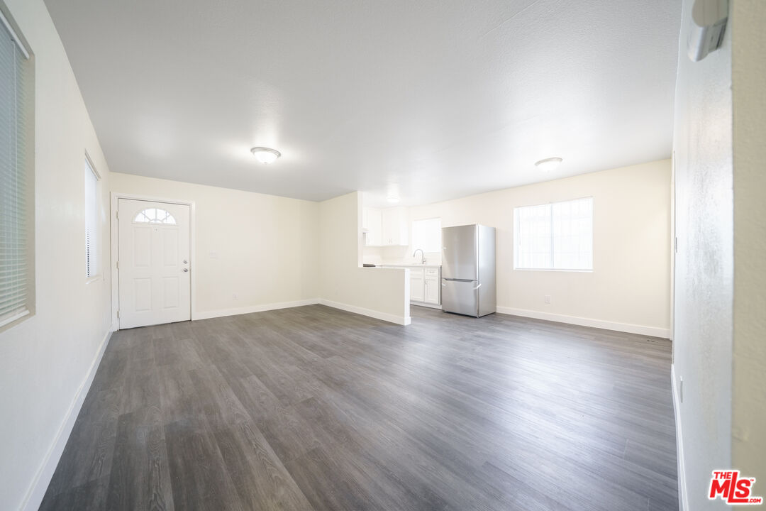 10376 Wilmington Avenue Los Angeles, CA 90002 - Photo 4 of 20