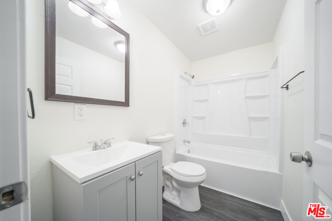 10376 Wilmington Avenue Los Angeles, CA 90002 - Photo 8 of 20