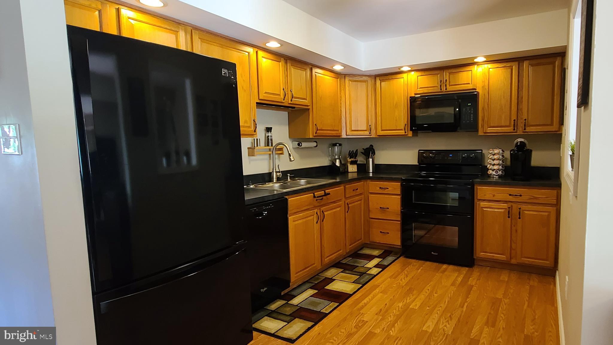 45 Stonegate Road Quakertown, PA 18951 - Photo 5 of 18 Kitchen with Gleaming Oak Cabinetry!
