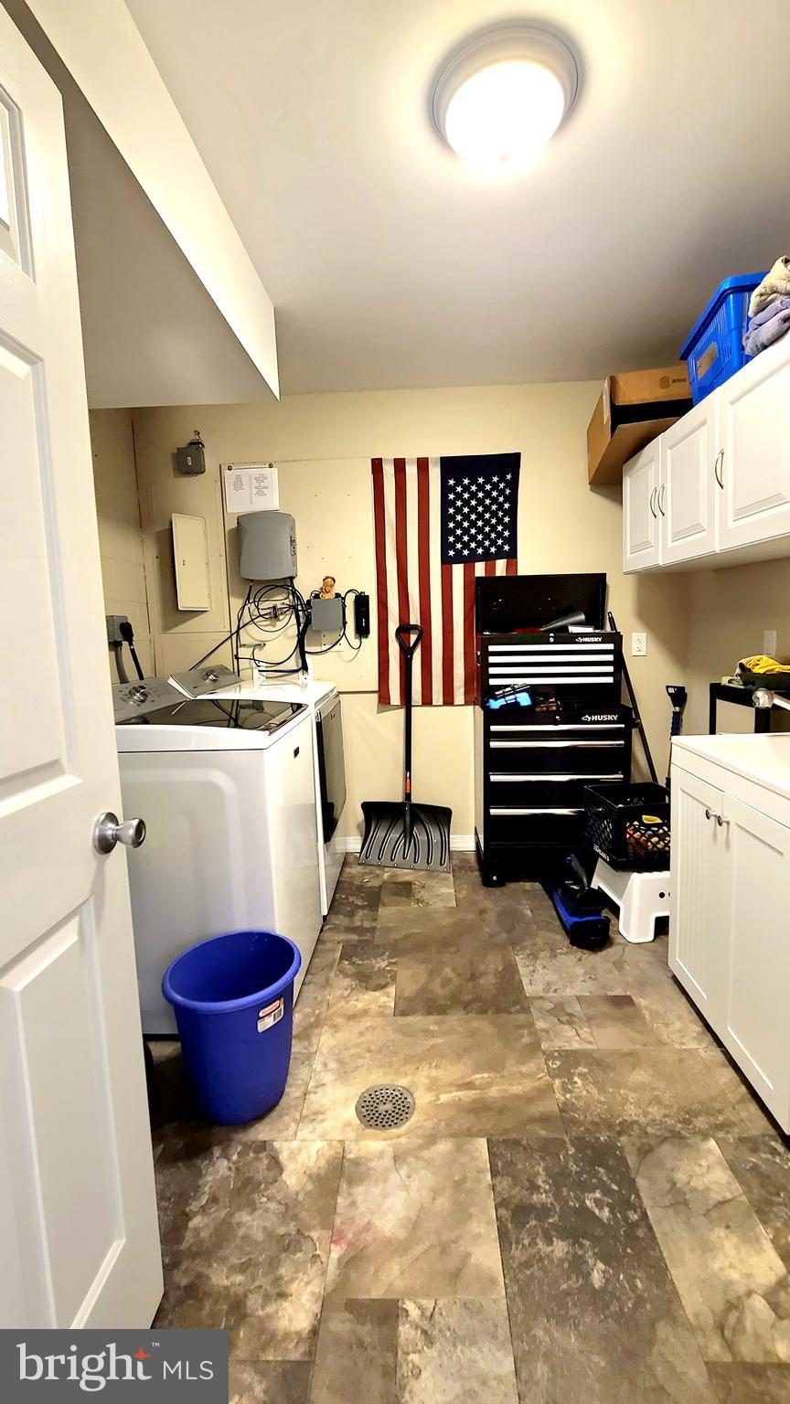 45 Stonegate Road Quakertown, PA 18951 - Photo 8 of 18 Large Laundry Mud Room!