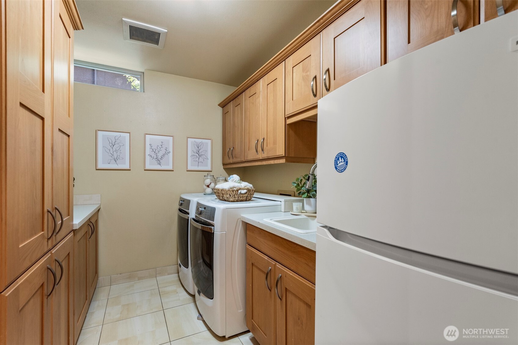 3225 West Mercer Way Mercer Island, WA 98040 - Photo 12 of 34