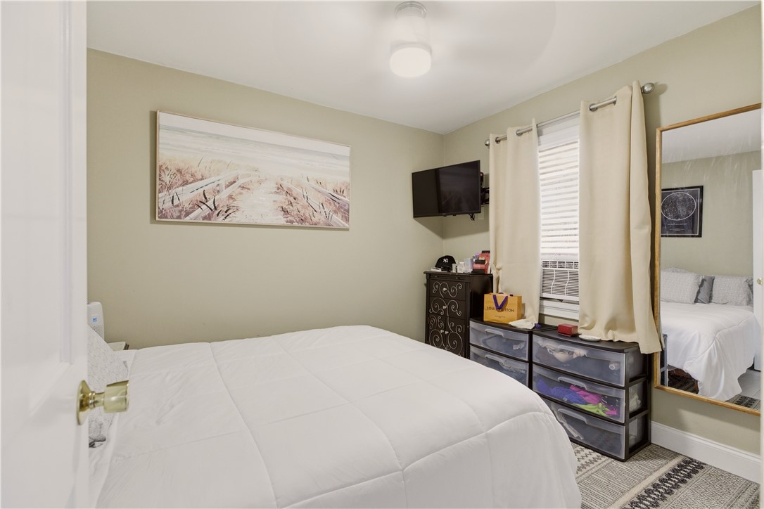 9 Bacheller Street Newport, RI 02840 - Photo 13 of 24