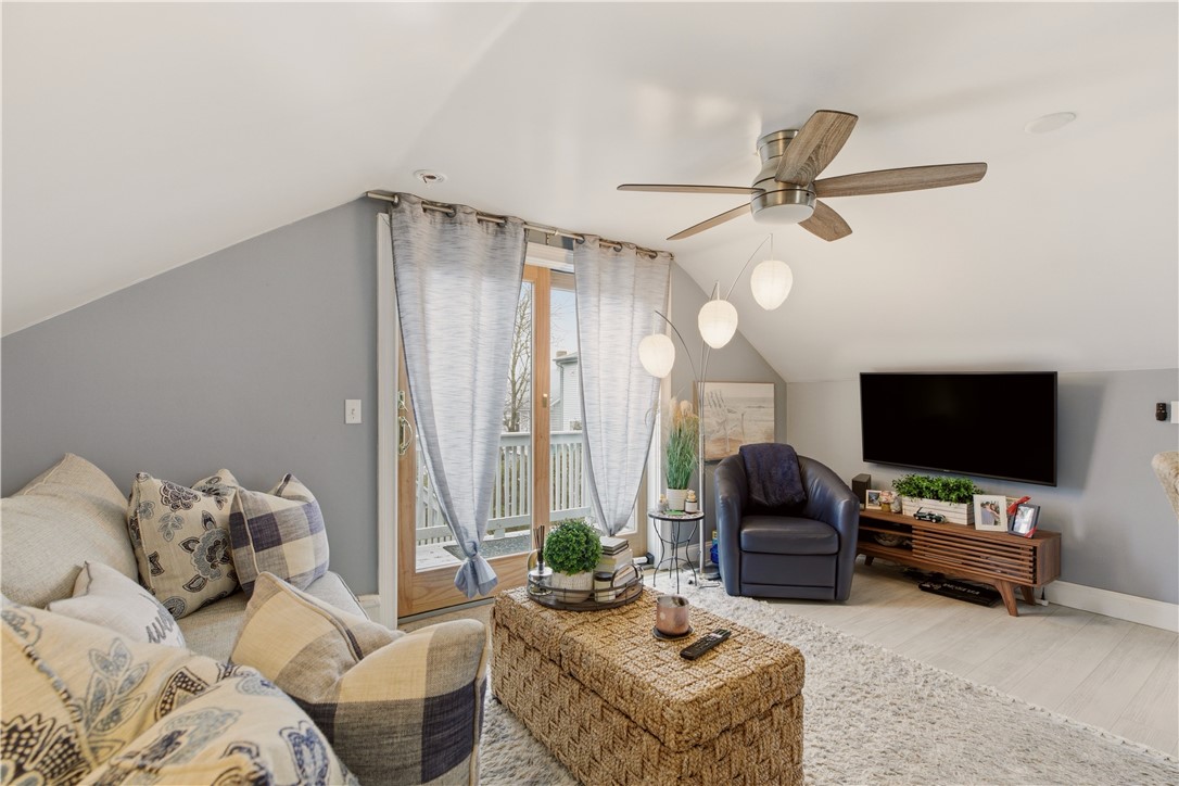 9 Bacheller Street Newport, RI 02840 - Photo 4 of 24