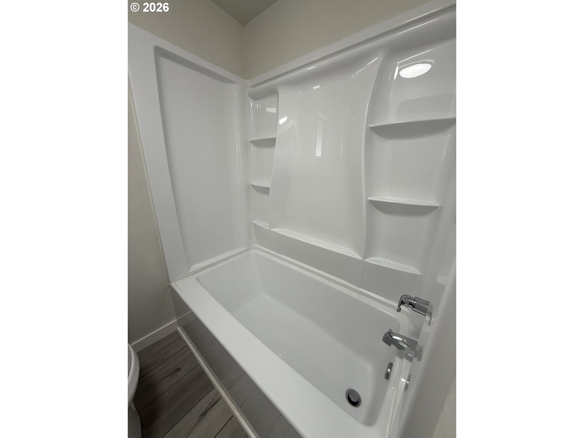 574 East Reeder Drive Hermiston, OR 97838 - Photo 11 of 14 Bathroom