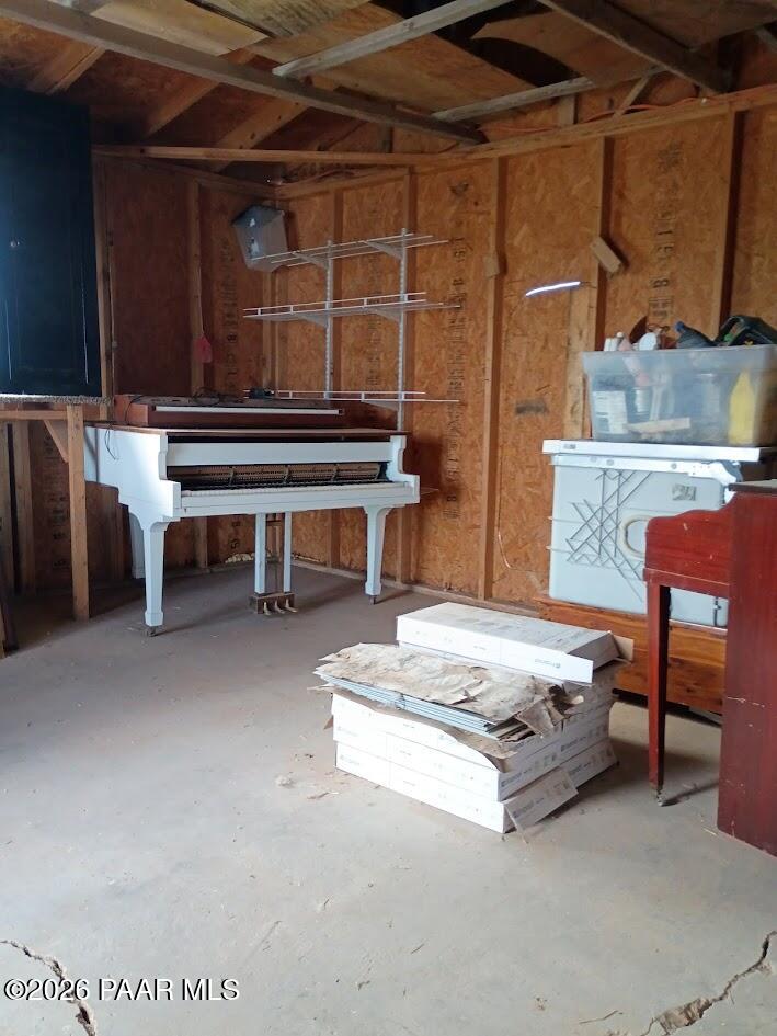 2050 West Curtis Ranch Road Paulden, AZ 86334 - Photo 29 of 29 shop Int