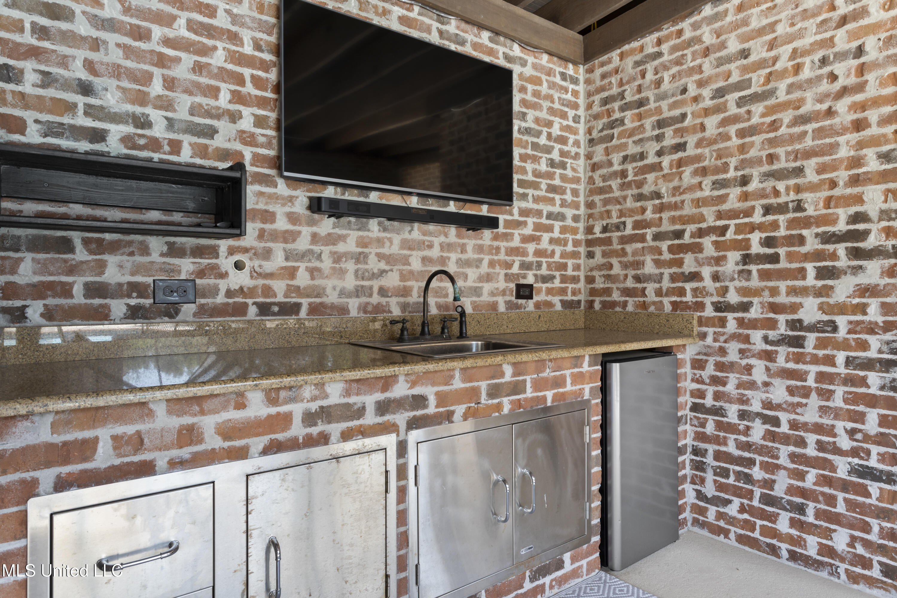 6305 Silverleaf Drive Ocean Springs, MS 39564 - Photo 73 of 88 0115