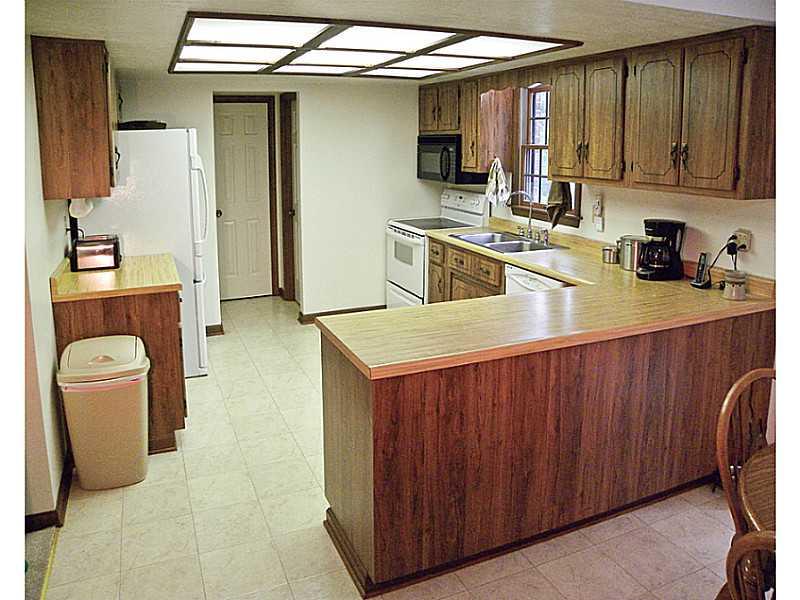 1395 Paxton Farm Road Washington, PA 15301 - Photo 8 of 16 Kitchen.
