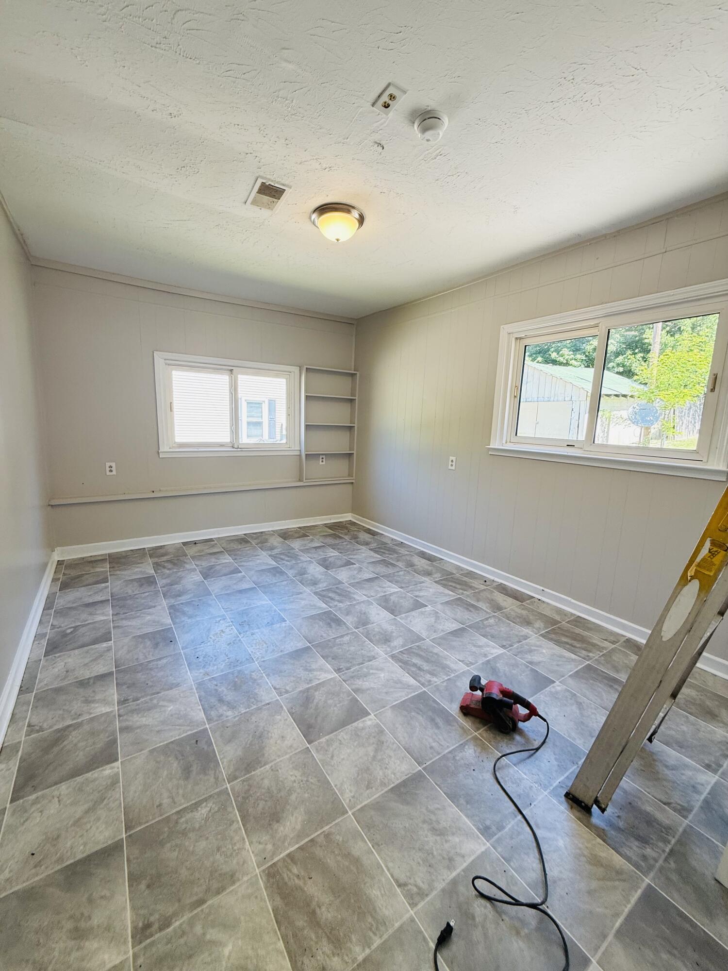 3051 Cane Ridge Road Paris, KY 40361 - Photo 23 of 25 Retail space apartment bedroom