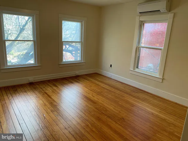 $1,400 | 130 East German Street, Unit 201, Shepherdstown, WV 25443