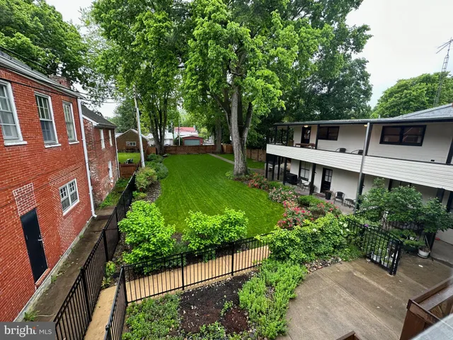 $1,400 | 130 East German Street, Unit 201, Shepherdstown, WV 25443