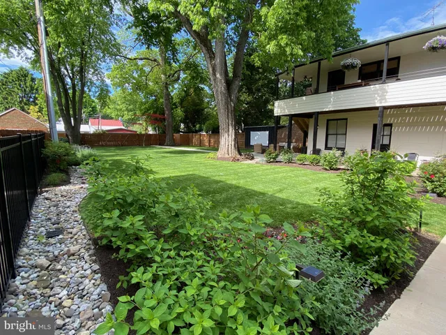 $1,400 | 130 East German Street, Unit 201, Shepherdstown, WV 25443