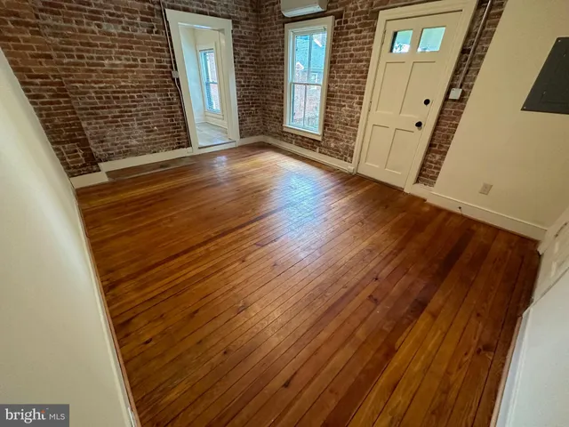 $1,400 | 130 East German Street, Unit 201, Shepherdstown, WV 25443