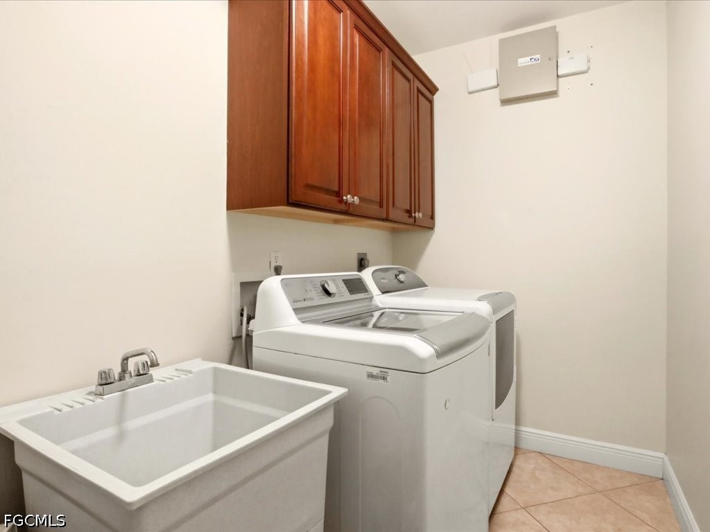 21651 Tuckahoe Road Alva, FL 33920 - Photo 29 of 42 a utility room with dryer and washer