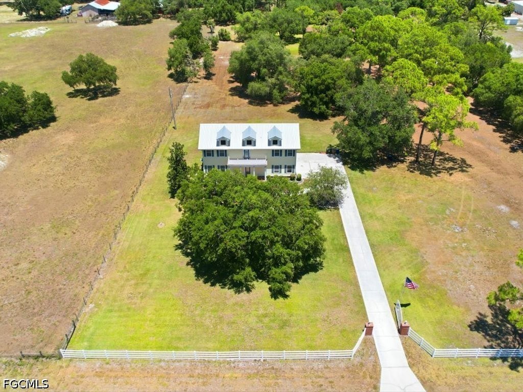21651 Tuckahoe Road Alva, FL 33920 - Photo 38 of 42 a view of a swimming pool with a yard