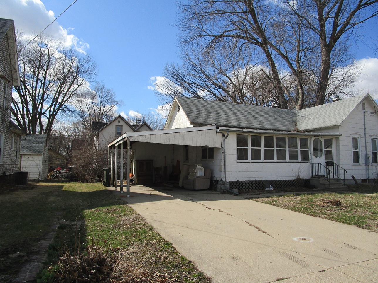 905 4th Avenue Sterling, IL 61081 - Photo 2 of 12