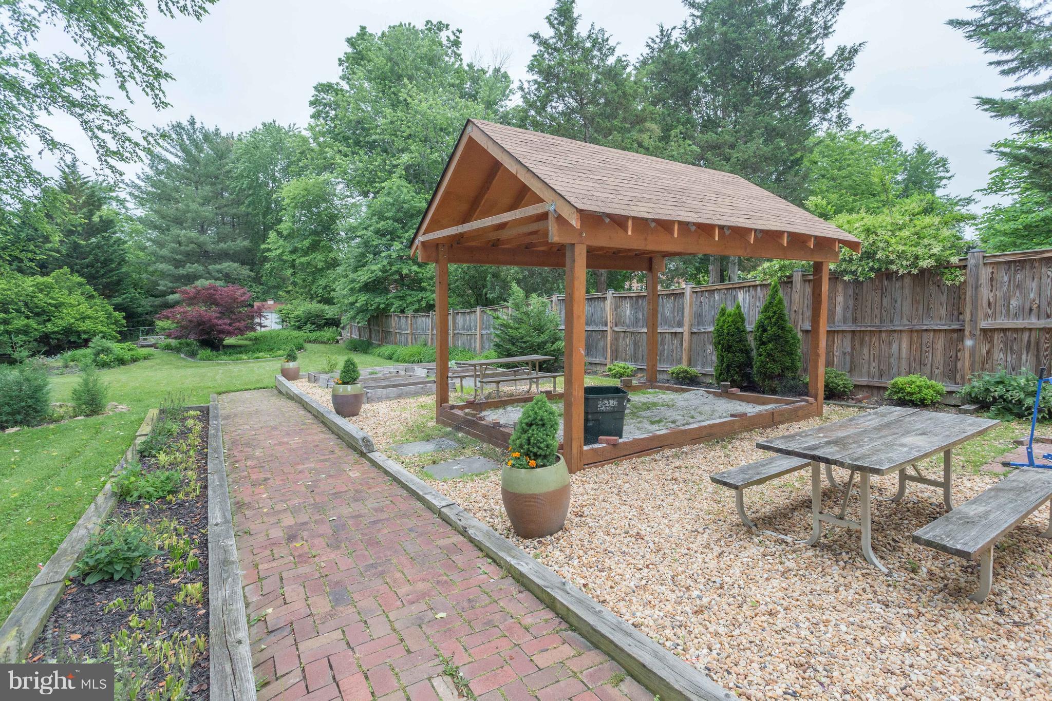 4016 Trapp Road Fairfax, VA 22032 - Photo 26 of 29 Exterior (Rear)
