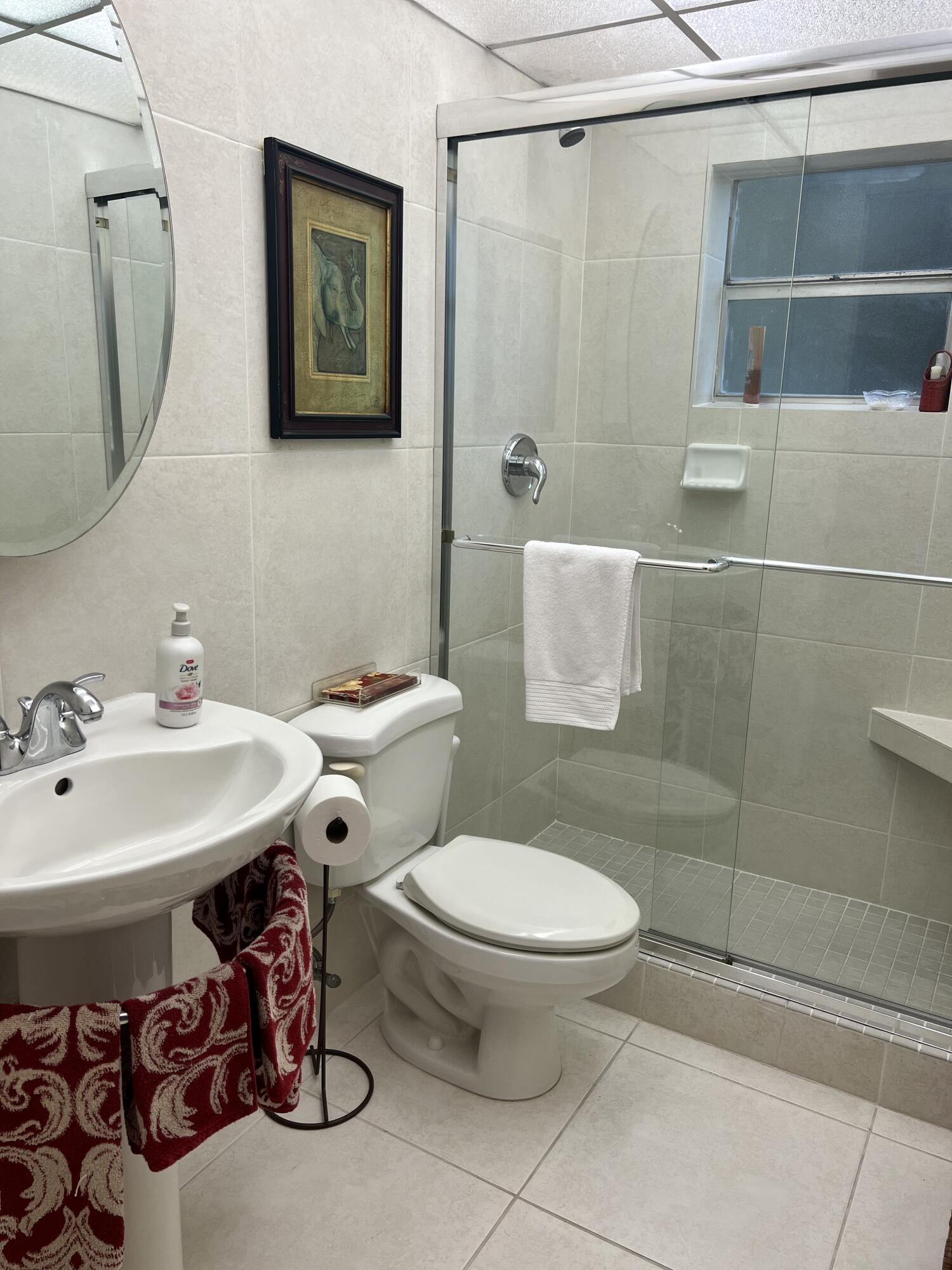 592 Flanders North Delray Beach, FL 33484 - Photo 13 of 33 Bathroom 1