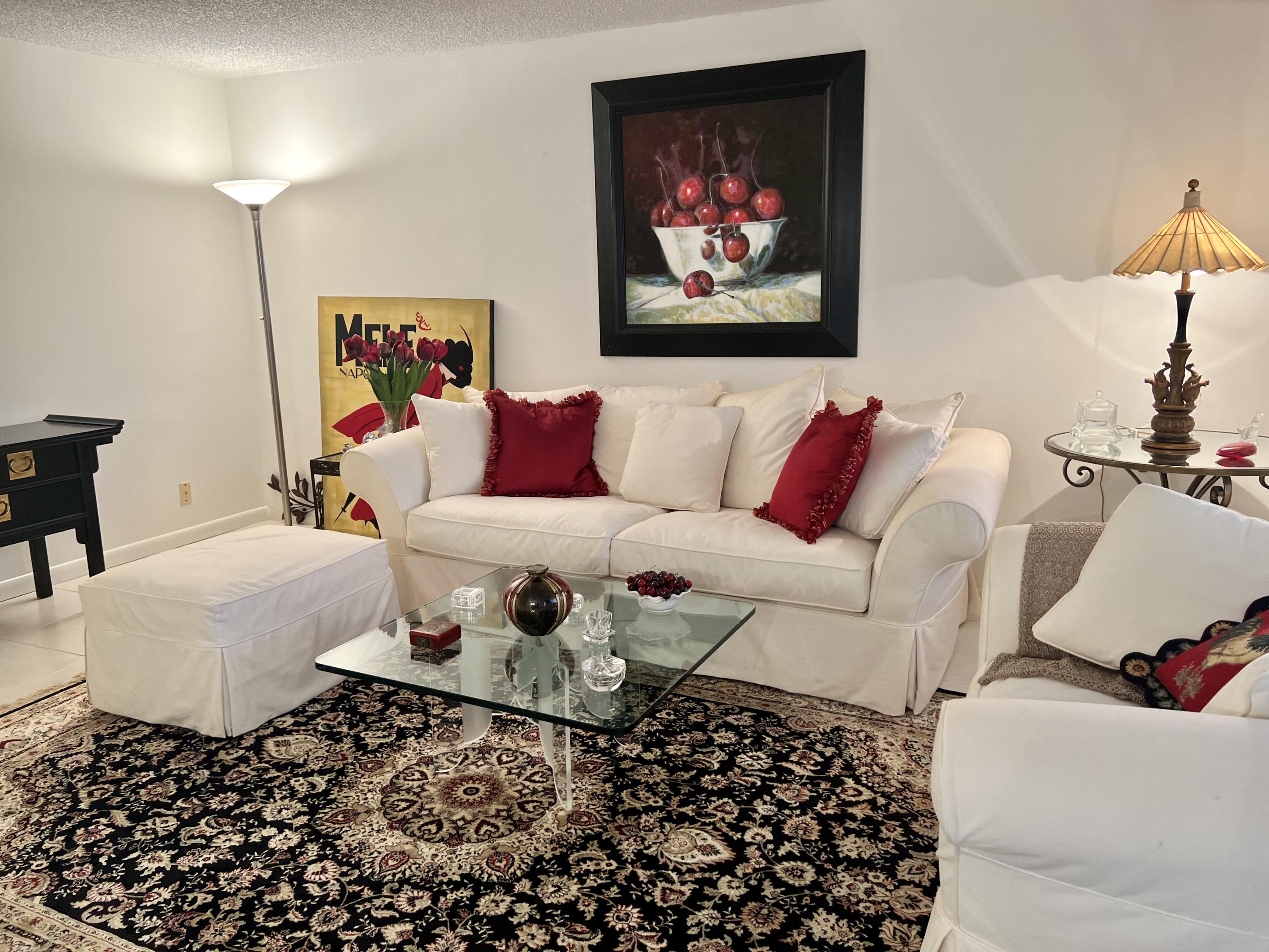 592 Flanders North Delray Beach, FL 33484 - Photo 3 of 33 Living Room