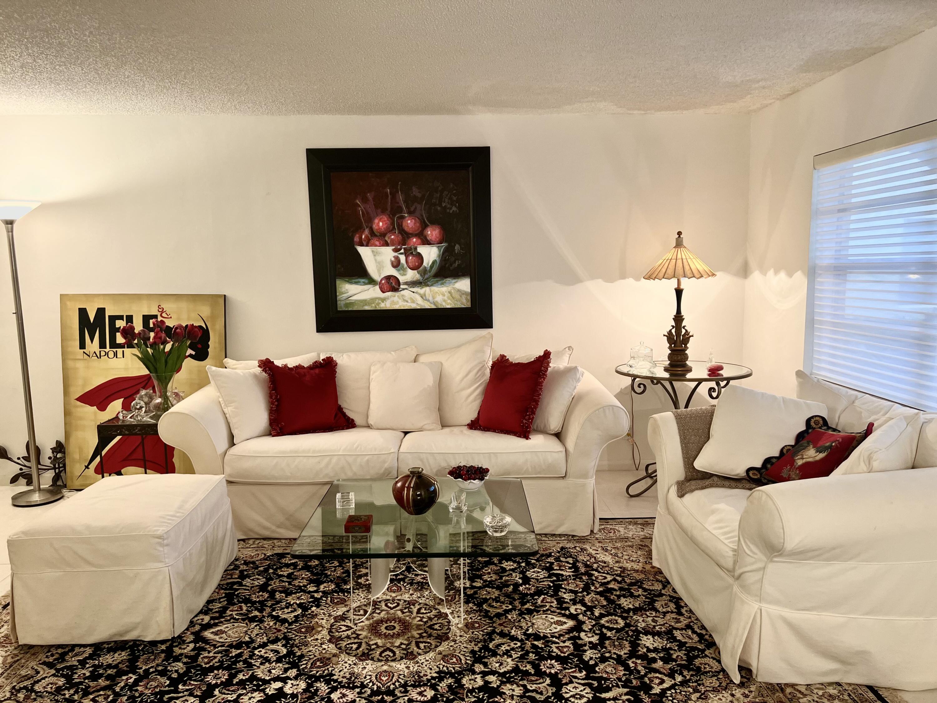 592 Flanders North Delray Beach, FL 33484 - Photo 4 of 33 Living Room