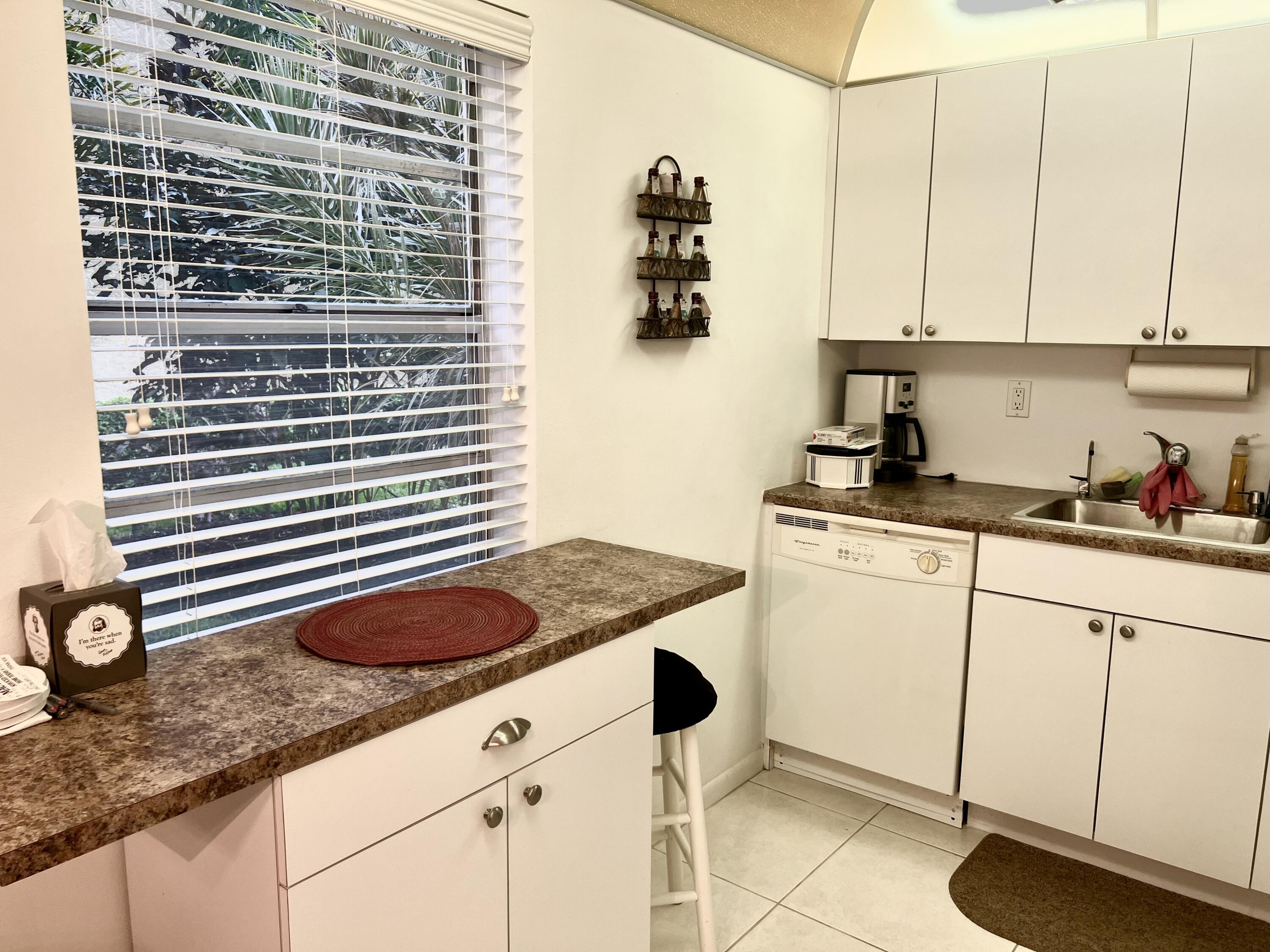 592 Flanders North Delray Beach, FL 33484 - Photo 9 of 33 Kitchen