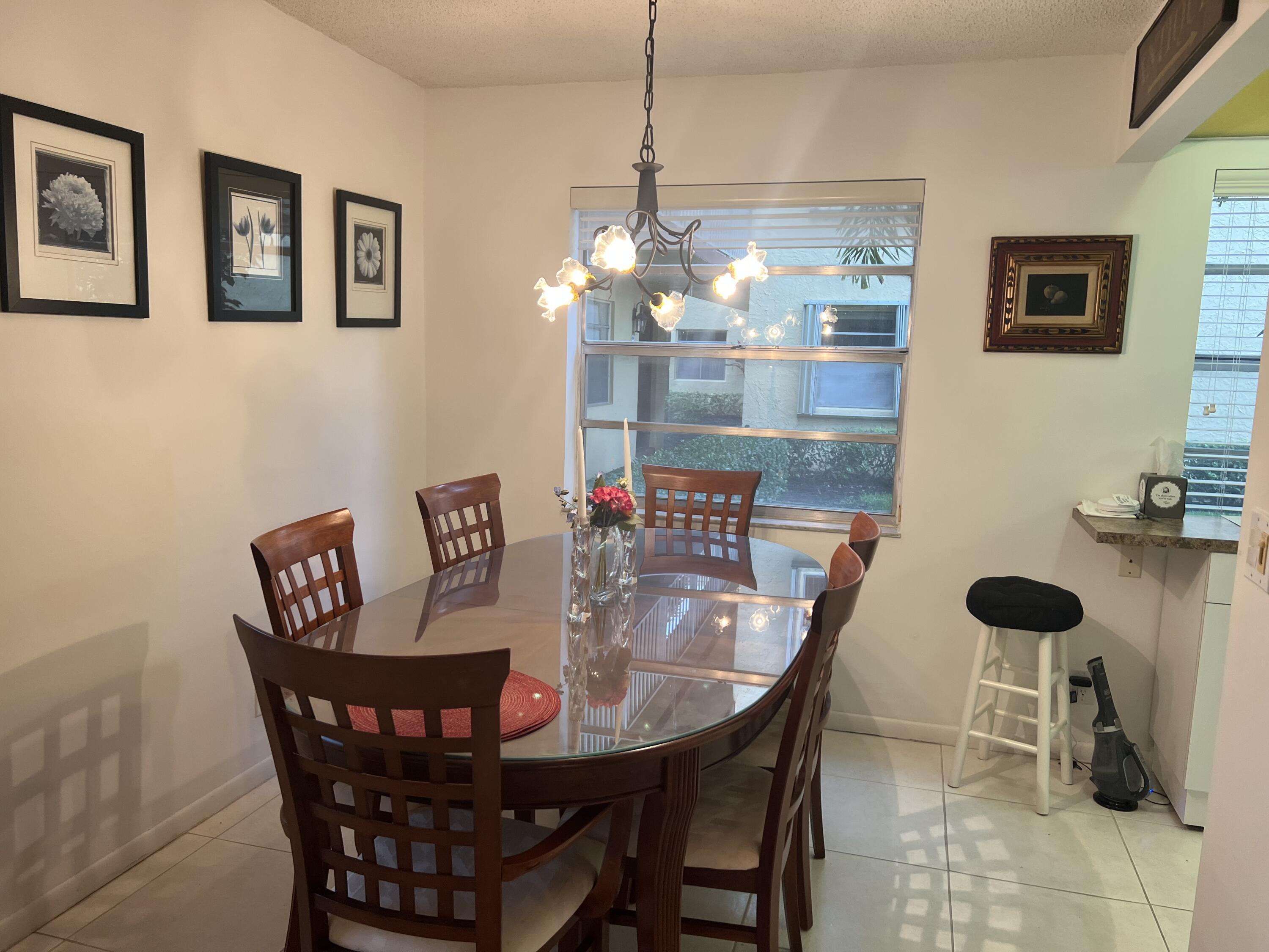 592 Flanders North Delray Beach, FL 33484 - Photo 10 of 33 Large DR/BreakfastArea