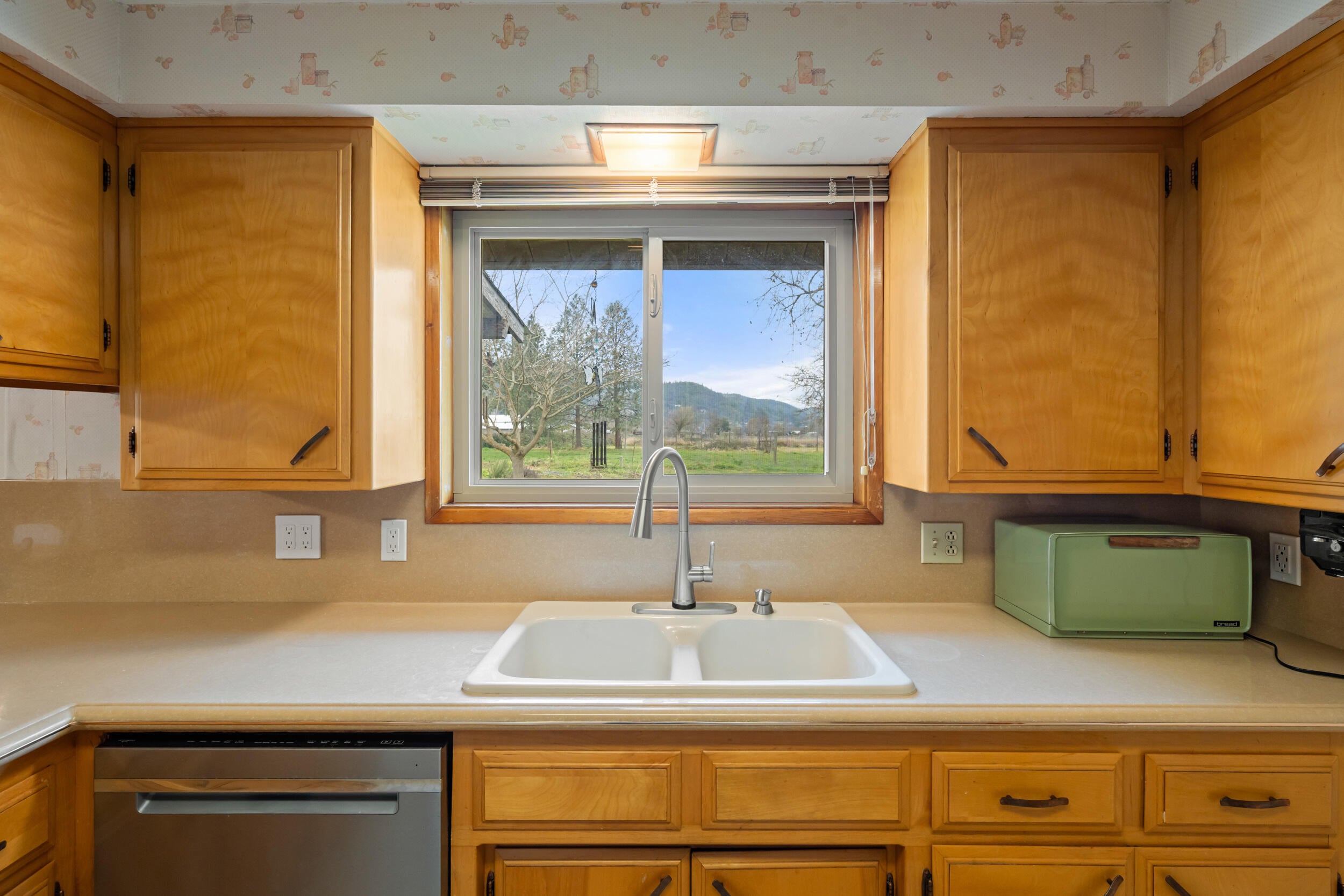 4269 Grant Road Central Point, OR 97502 - Photo 16 of 43 4269-grant-rd-17