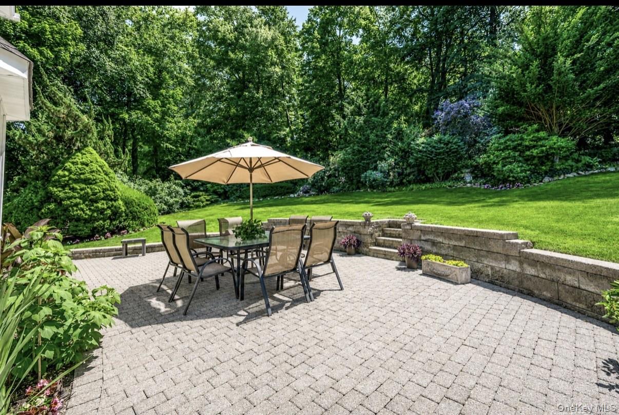 111 Stony Hollow Road Centerport, NY 11721 - Photo 26 of 33
