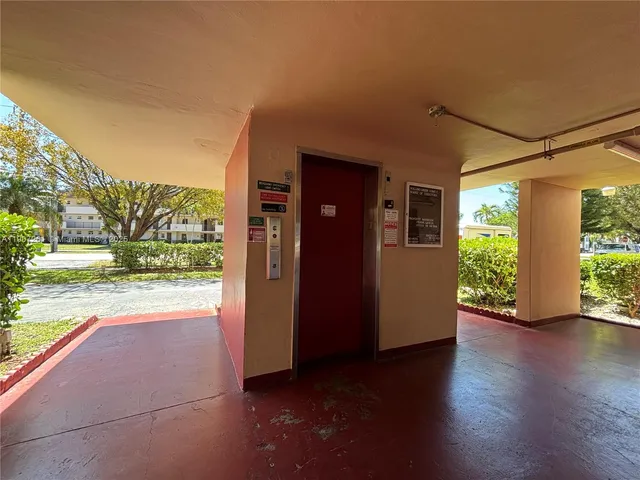 $195,000 | 1501 Northeast 191st Street, Unit C211, Miami, FL 33179