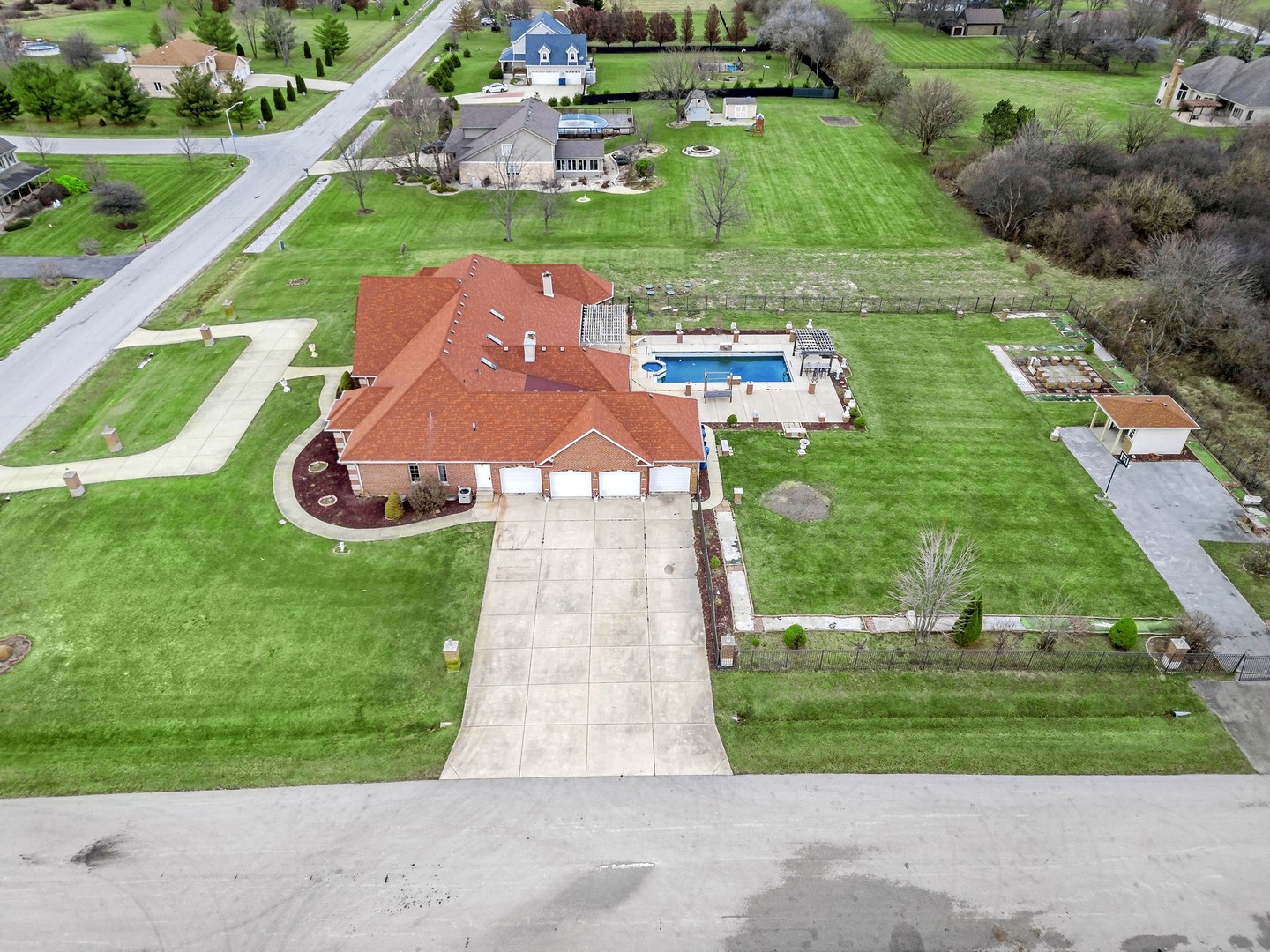 26711 South Anna Lane Monee, IL 60449 - Photo 4 of 43 a view of a swimming pool with a garden