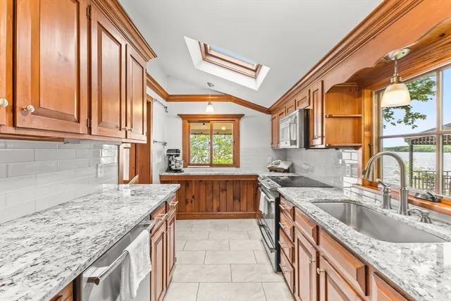 $977,000 | 13 Pine Bluff, Lakeville, MA 02347