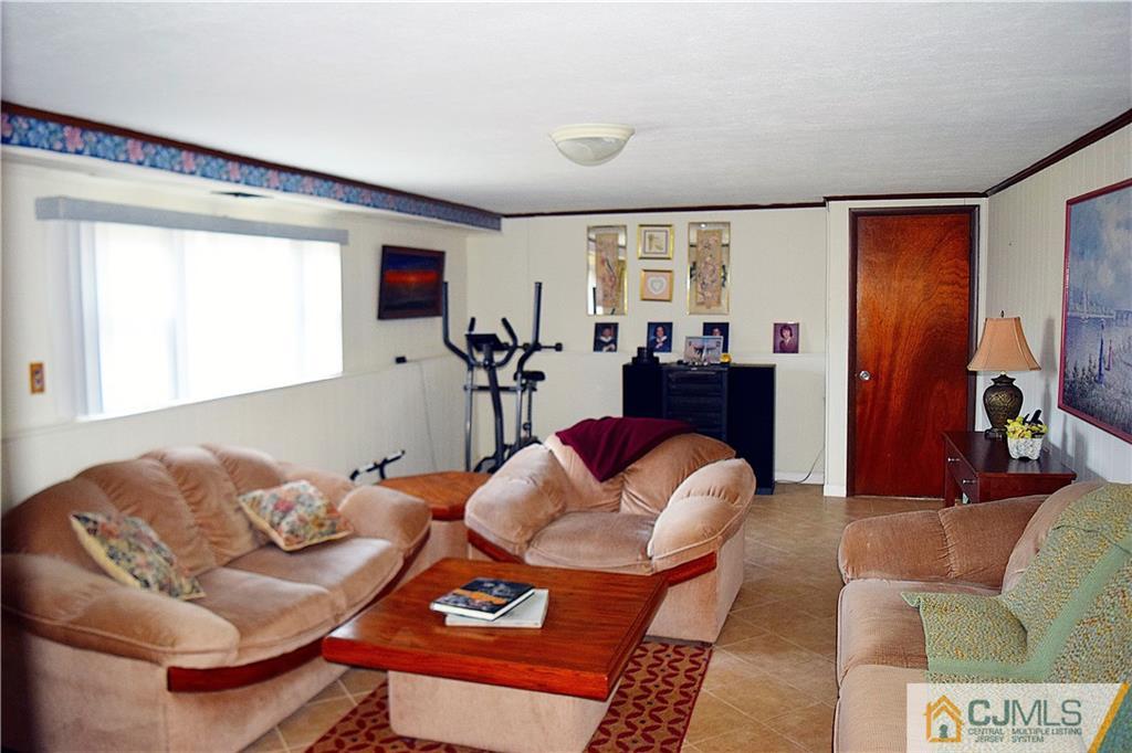 62 Westminster Road Colonia, NJ 07067 - Photo 5 of 13 Gallery Image 5