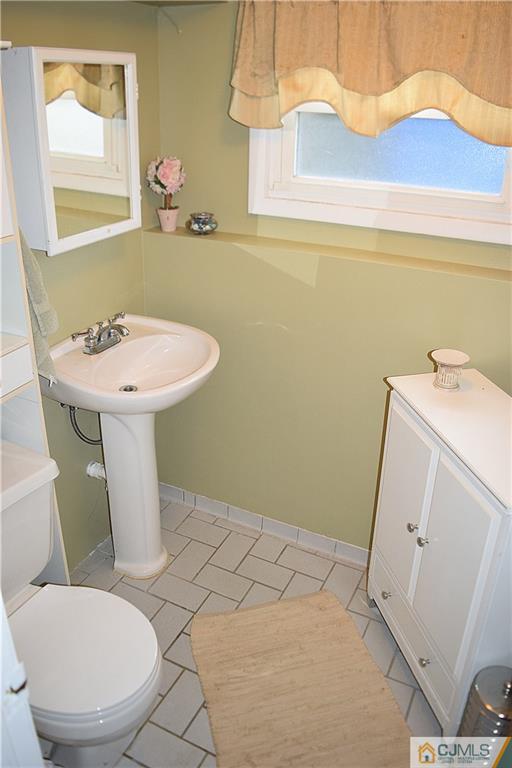 62 Westminster Road Colonia, NJ 07067 - Photo 6 of 13 Gallery Image 6
