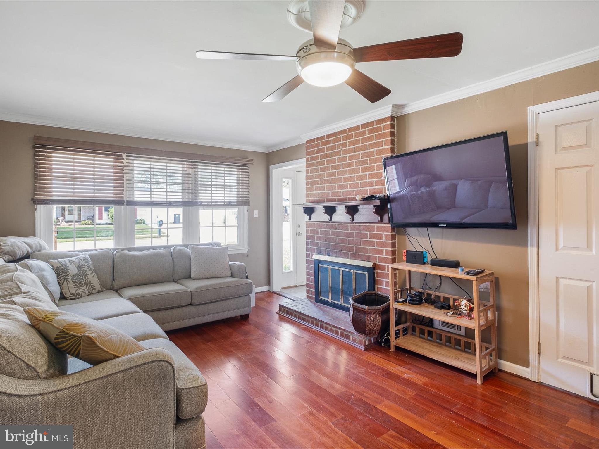 508 Garrick Road Hockessin, DE 19707 - Photo 12 of 25 a living room with furniture and a large window