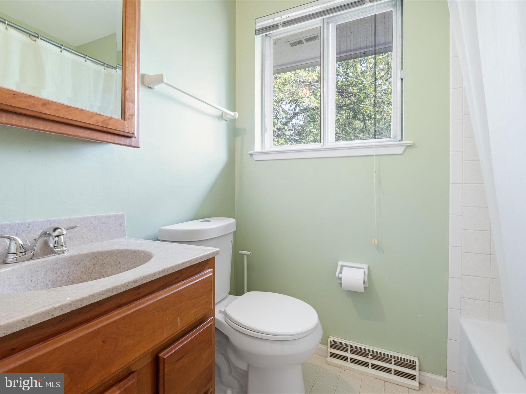 508 Garrick Road Hockessin, DE 19707 - Photo 18 of 25 a bathroom with a sink a toilet and a mirror