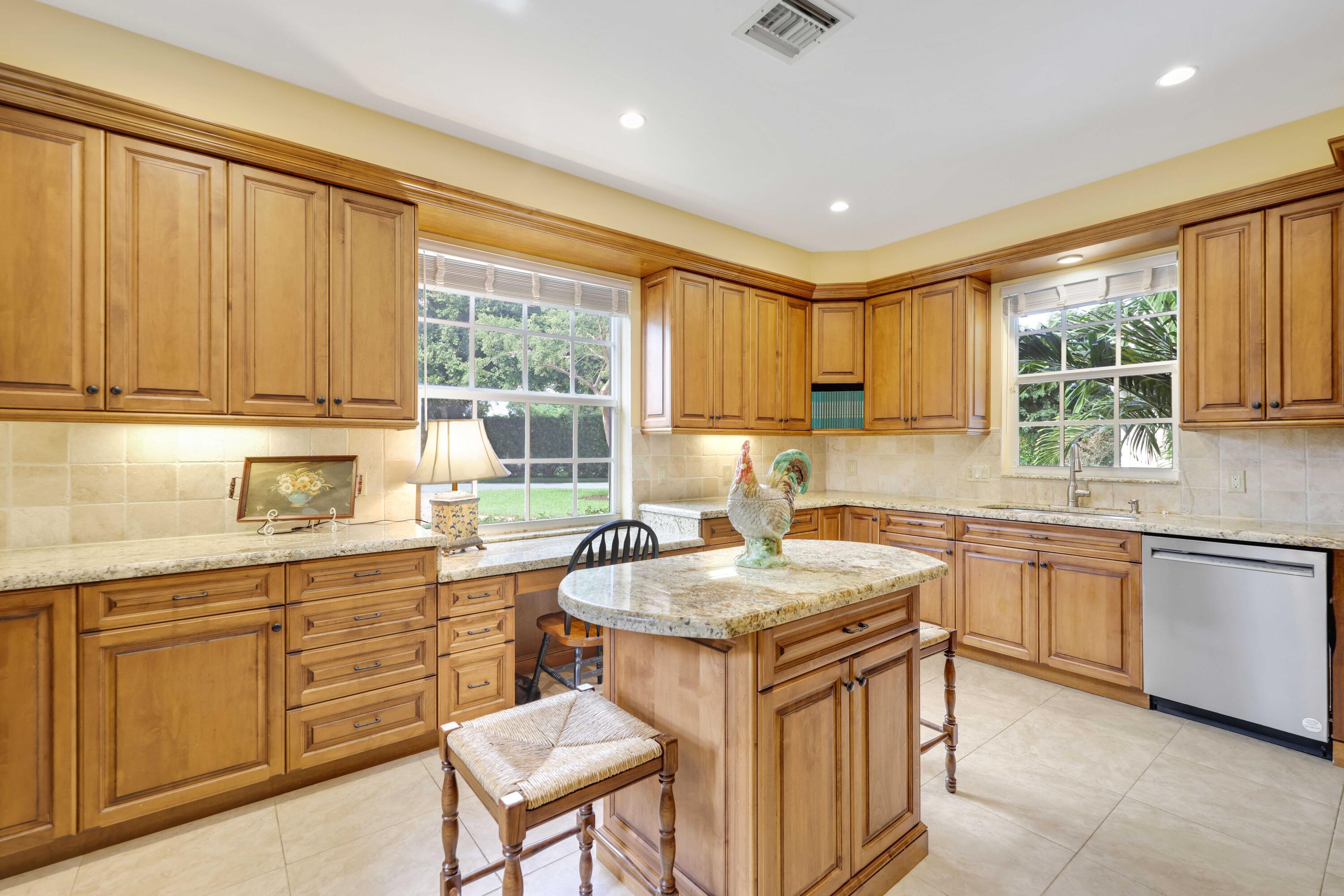 36 Country Road Boynton Beach, FL 33436 - Photo 23 of 51 Kitchen