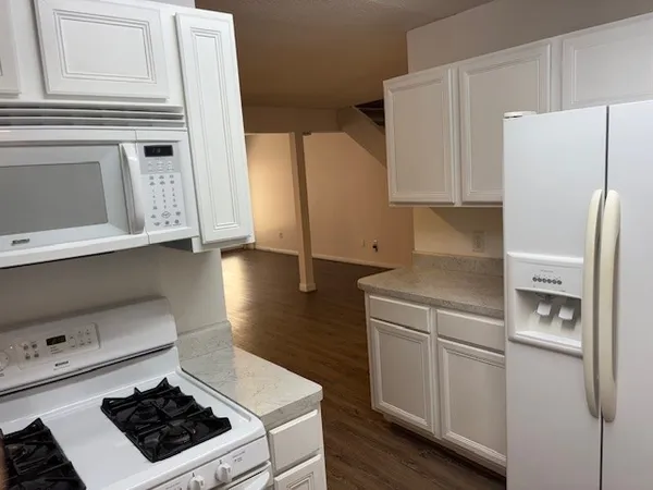 $2,100 | 1323 Reddleshire Lane, Unit 1323, Houston, TX 77043