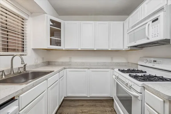 $1,900 | 1323 Reddleshire Lane, Unit 1323, Houston, TX 77043