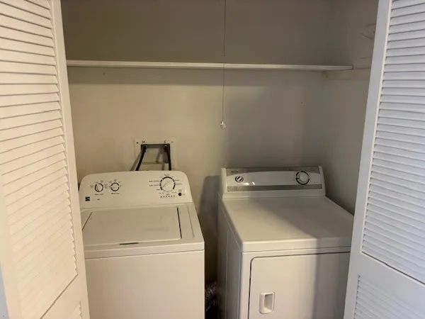 $2,100 | 1323 Reddleshire Lane, Unit 1323, Houston, TX 77043