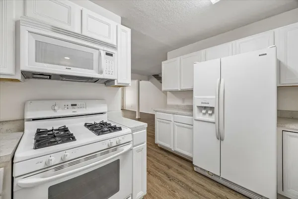 $1,900 | 1323 Reddleshire Lane, Unit 1323, Houston, TX 77043