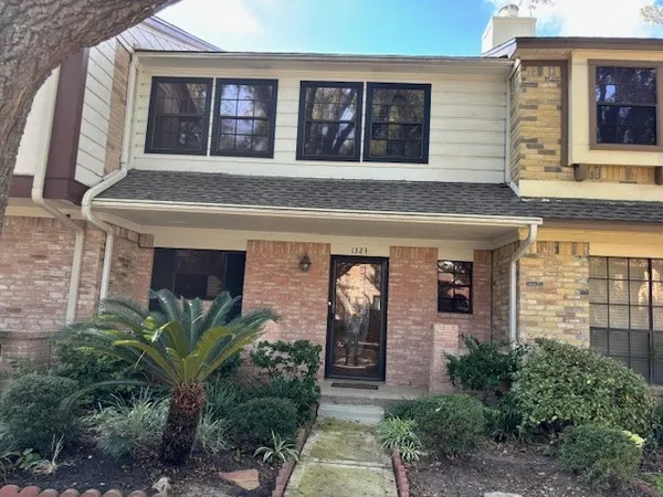 $2,100 | 1323 Reddleshire Lane, Unit 1323, Houston, TX 77043