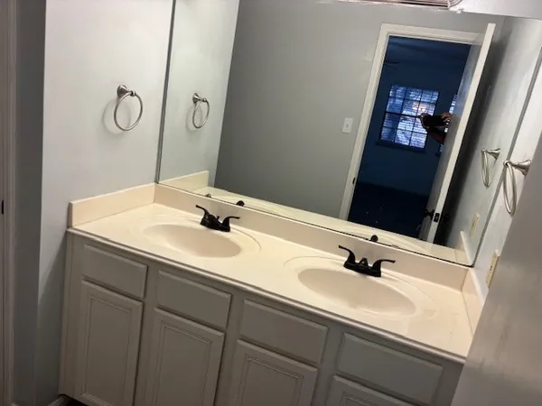 $2,100 | 1323 Reddleshire Lane, Unit 1323, Houston, TX 77043